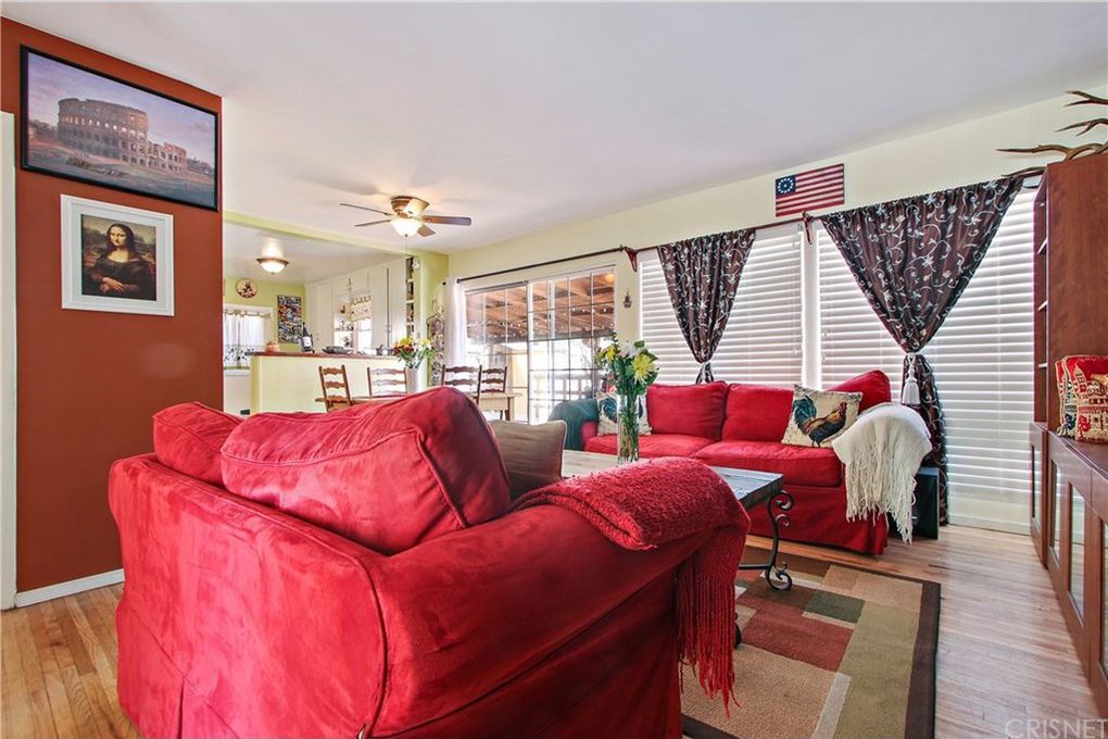 Chimineas &nbsp;&middot;&nbsp; Living Room - Before