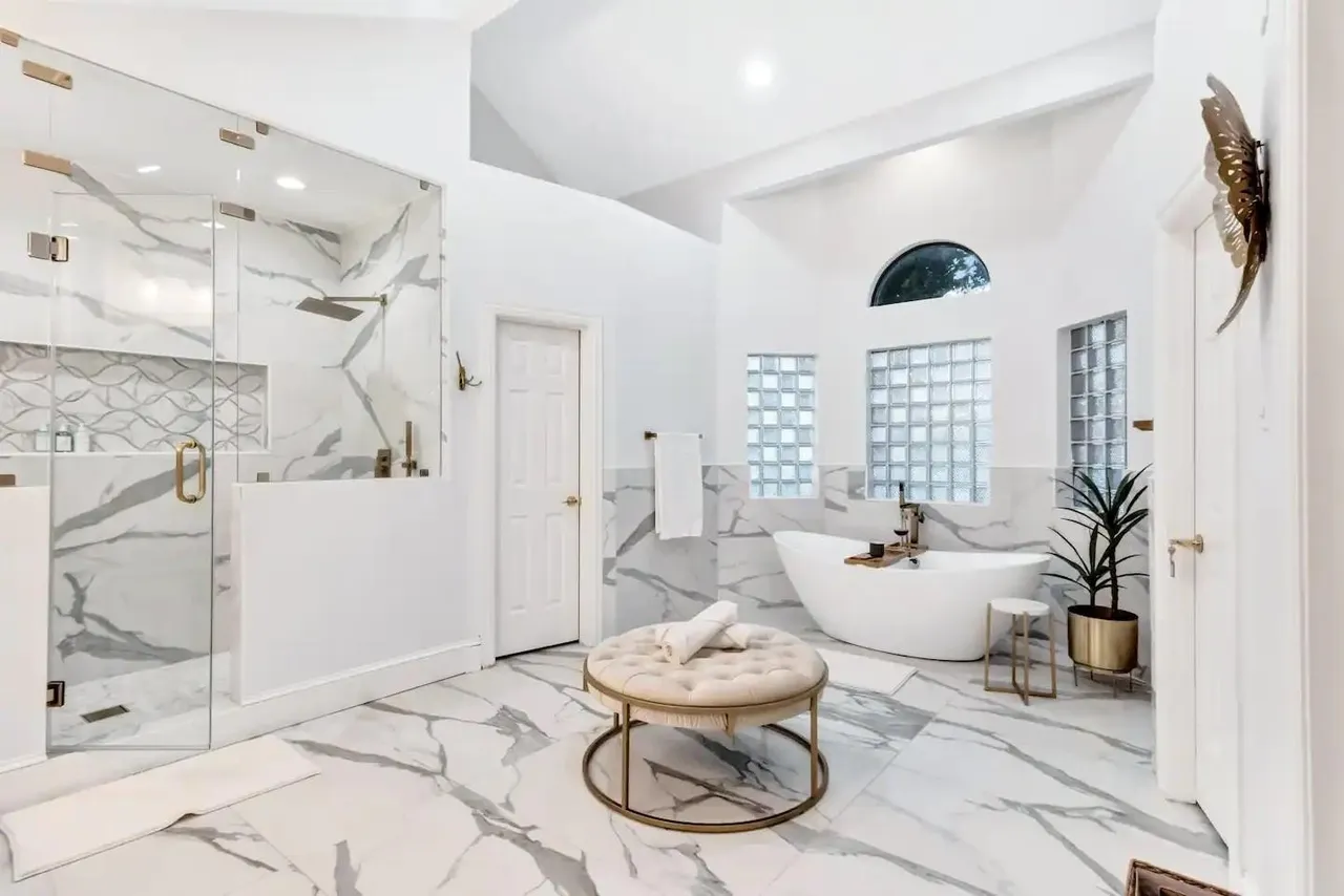 Chimineas &nbsp;&middot;&nbsp; Master Bath - After