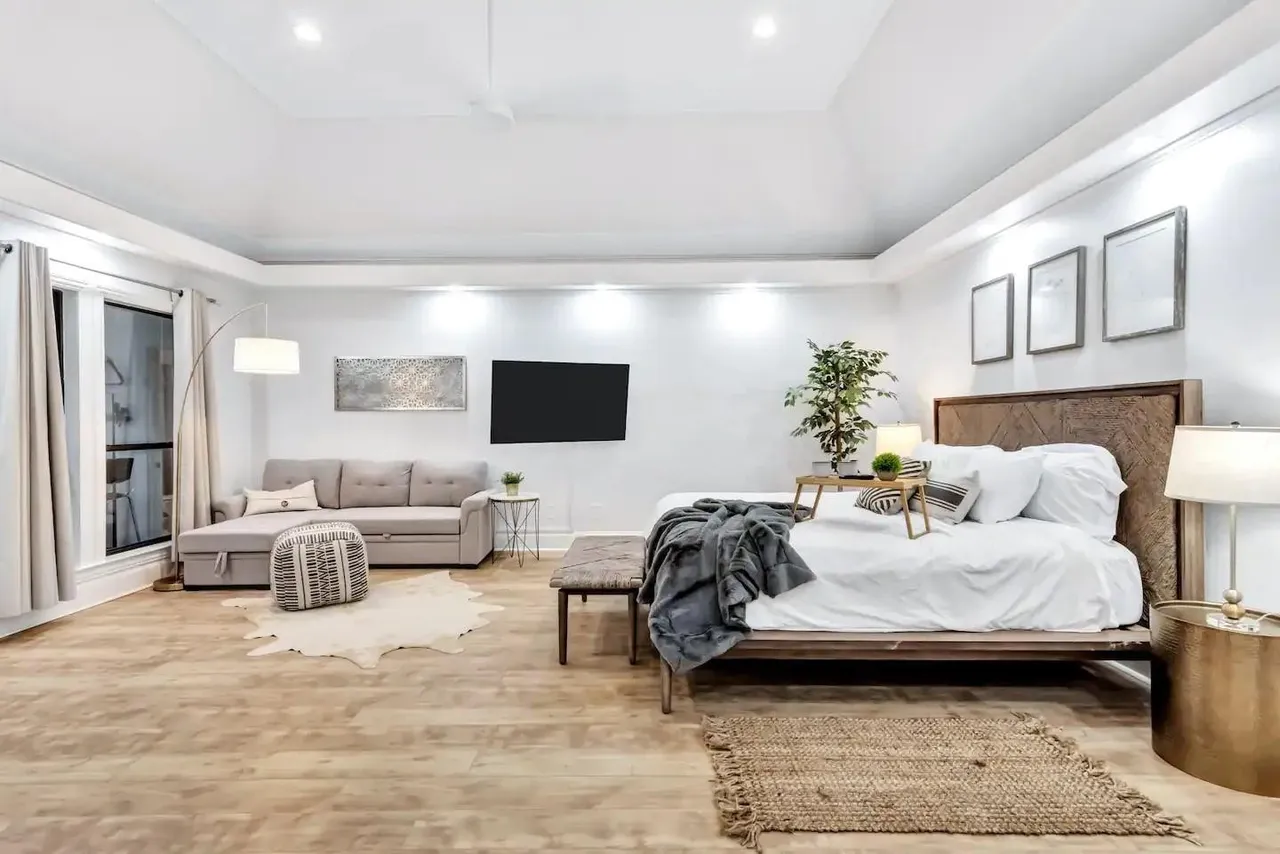 Chimineas &nbsp;&middot;&nbsp; Master Bedroom - After