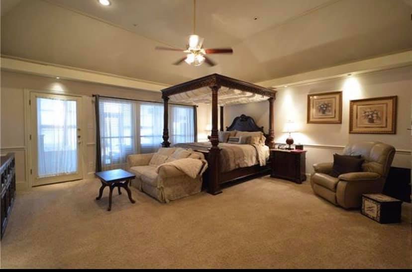 Chimineas &nbsp;&middot;&nbsp; Master Bedroom - Before